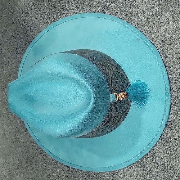 Hat N Roses - Picture 2 of 5